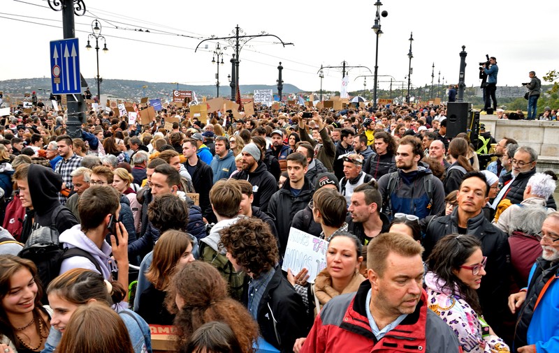 Protest la Budapesta în sprijinul profesorilor. A fost cea mai mare demonstrație antiguvernamentală de când Orban a obținut noul mandat de premier