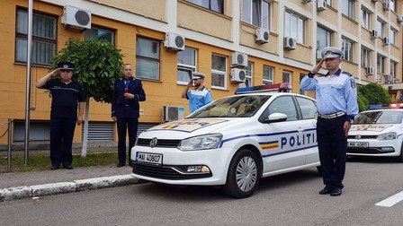 Moment de reculegere, în fața sediului Inspectoratului Județean de Poliție Timiș