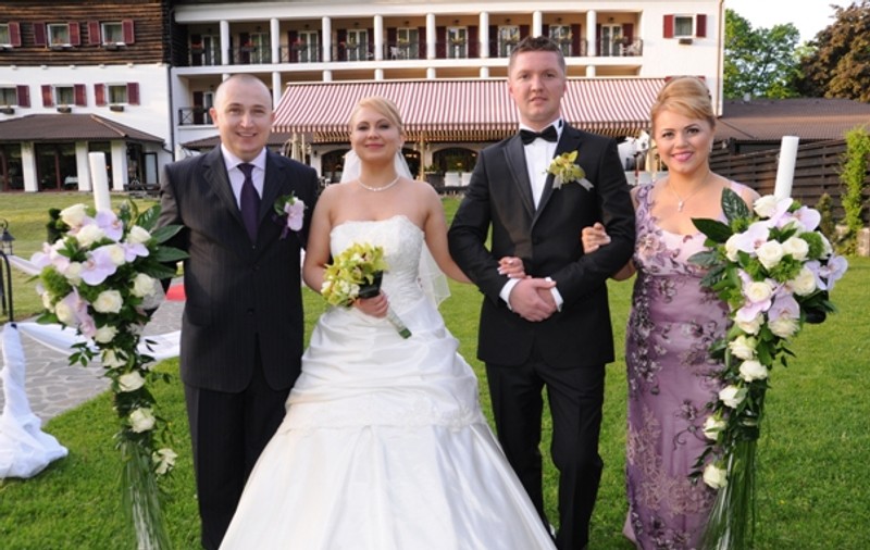 Cornelia şi Lupu Rednic au fost naşi de cununie