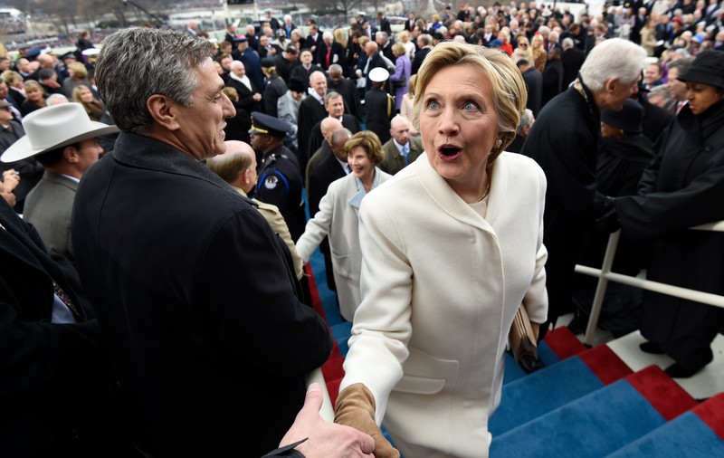 Donald Trump i-a adus un omagiu lui Hillary Clinton. Democrata a fost aplaudată la prânzul de la Capitoliu | VIDEO