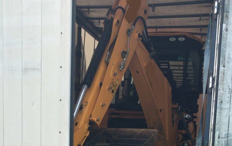 Un buldoexcavacator în valoare de 100.000 de euro furat la Bistrița a fost găsit în Vrancea