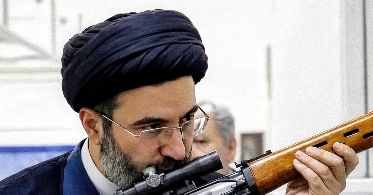 Mojtaba Khamenei, fiul ayatollahului Ali Khamenei, a fost numit noul lider suprem al Iranului, după ce tatăl său a fost ucis în timpul atacurilor comune americano-israeliene..