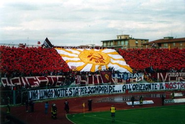 Ultrașii lui Livorno, comuniști convinși. FOTO: rsamadrid.wordpress.com