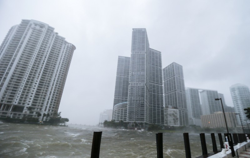 Irma se apropie de final, dar a lăsat în urmă o Florida devastată