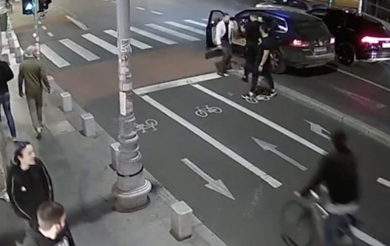 „Bodyguardul lui Dumnezeu”, reţinut după ce a pălmuit un şofer în trafic și l-a amenințat cu maceta. Ce alte infracțiuni a mai comis