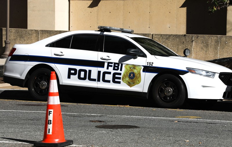 Un bărbat înarmat a încercat să intre într-un birou FBI din Ohio. Schimburi de focuri cu polițiștii