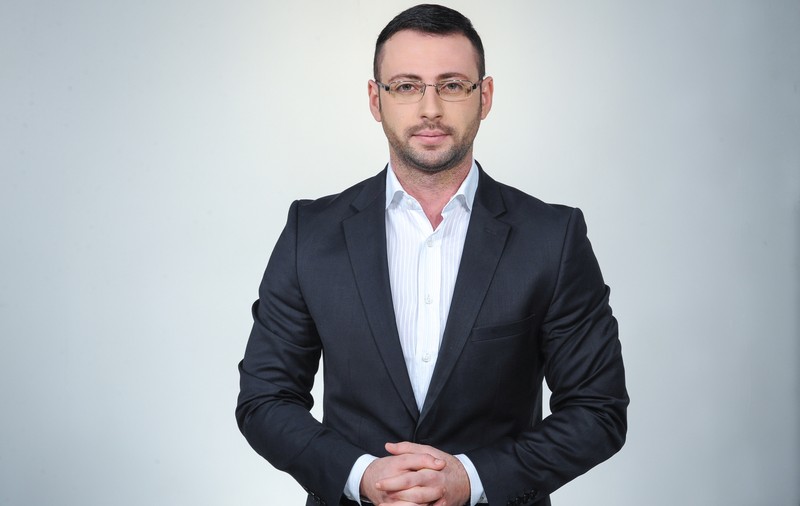 EXCLUSIV /Dublură fără precedent în televiziune! Ce măsuri s-au luat, pentru a se evita confuzia dintre doi cunoscuți prezentatori, care poartă același nume