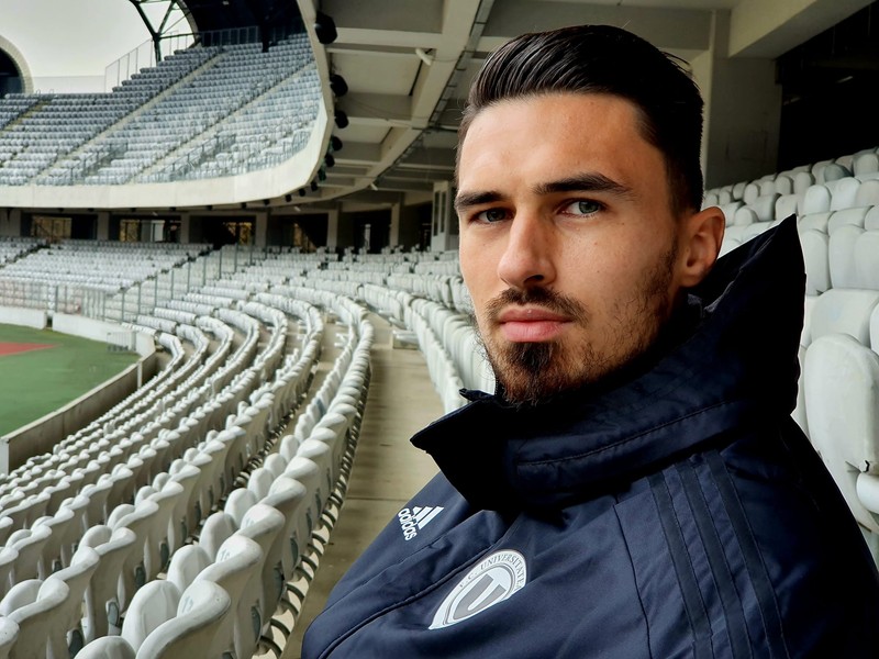 În tribunele stadionului