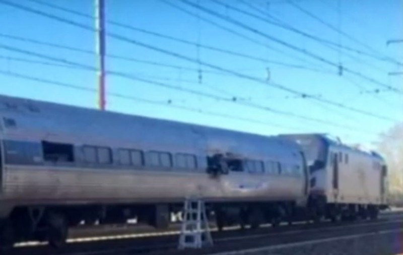 Accident feroviar în SUA! Un tren cu aproape 350 de oameni la bord a deraiat