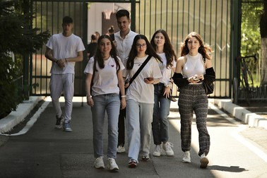Elevii de la „Vianu” au ieșit cu zâmbetul pe buze de la proba scrisă de matematică