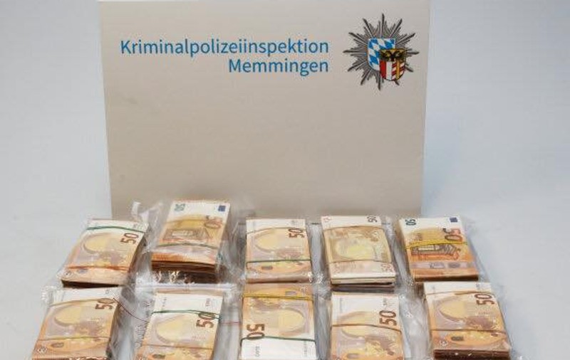 Cuplu prins de vameșii germani cu 93.000 de euro, zeci de diamante și un kilogram de aur ascuns în șosete: „N-au dat nicio explicație plauzibilă”