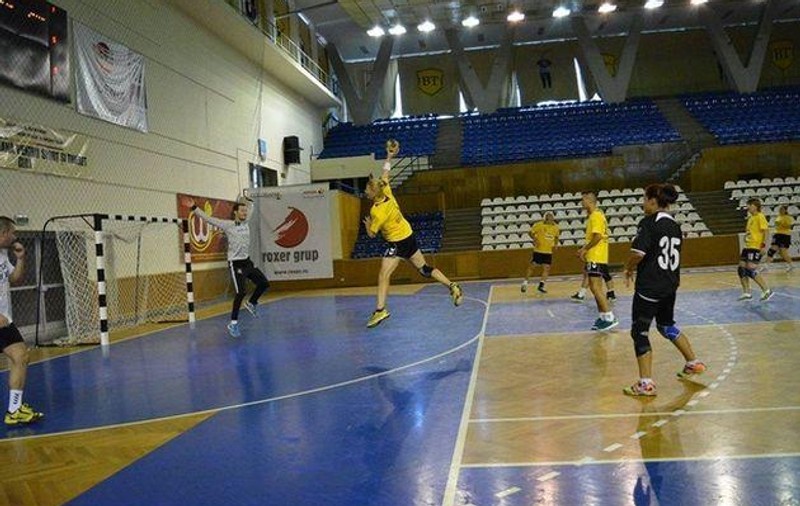 Caz șocant la Cluj-Napoca: un arbitru a fost snopit în bătaie în timpul unui meci de handbal!