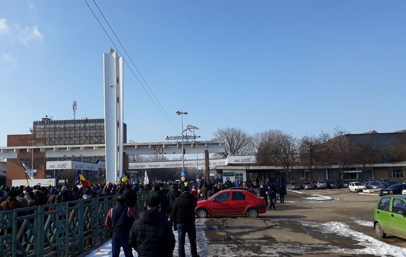 470 de angajați ai ArcelorMittal din Hunedoara rămân pe drumuri. Oțelul din Ucraina nu mai vine
