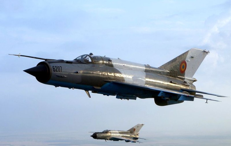 Avioanele MiG 21 LanceR ale armatei române zboară din nou, pentru încă un an
