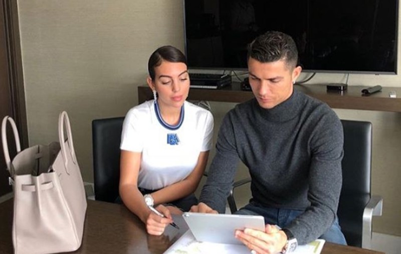 Cristiano Ronaldo își deschide o clinică de transplant de păr la Madrid