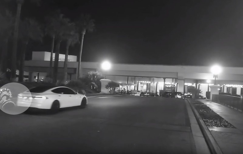 Accident demn de filmele SF! O mașină autonomă Tesla a lovit un robot controlat de inteligență artificială (VIDEO)