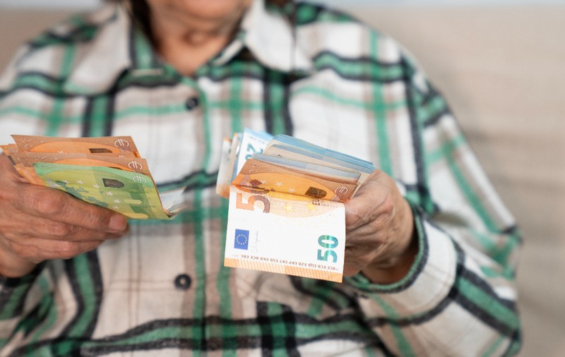 O femeie a plătit 3.500 de euro ca să scape de deochi, în Italia. „Terapia” prescrisă de presupușii vindecători