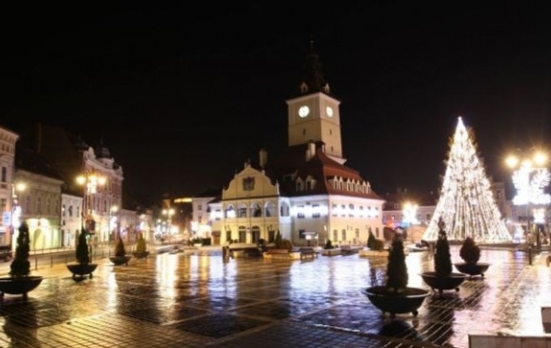 Petreceri de 1 Decembrie în Brașov: Paradă militară, Hora Unirii şi feerie de lumini, la Brașov