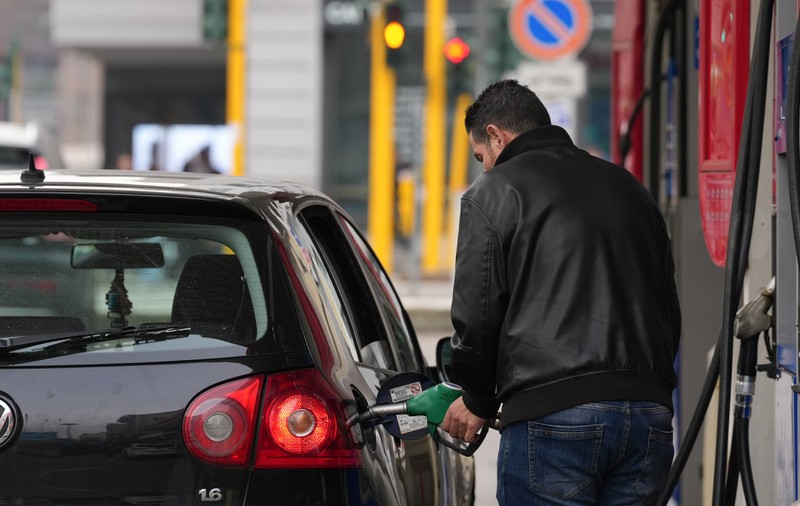 Ce s-ar întâmpla în România dacă benzina ar ajunge la 10 lei litrul. Lanțul de scumpiri care ar lovi economia