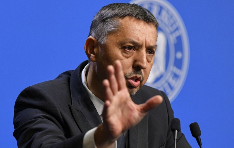 Daniel David, ministrul Educației, a făcut afirmații trunchiate despre sistemul de burse din România
