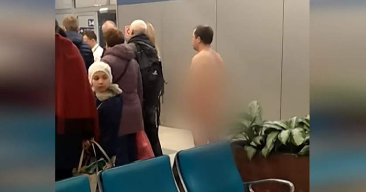 Un bărbat dezbrăcat a vrut să se îmbarce într-un avion, la Moscova