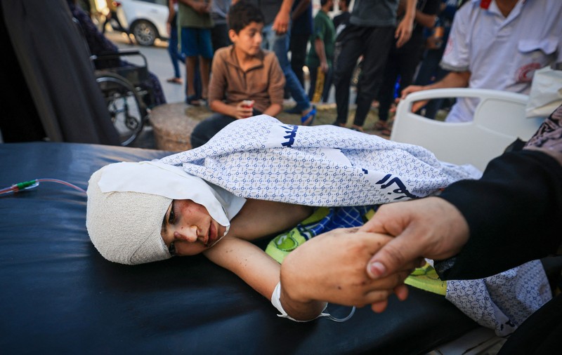 Penuria din Gaza „va ucide mulți, mulți oameni”, spune șefa organizației Medici fără Frontiere. „Chirurgii vor trebui să aleagă cine trăiește și cine nu”