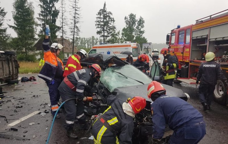 Accident grav pe DN1 în Brașov. Cinci persoane au fost rănite