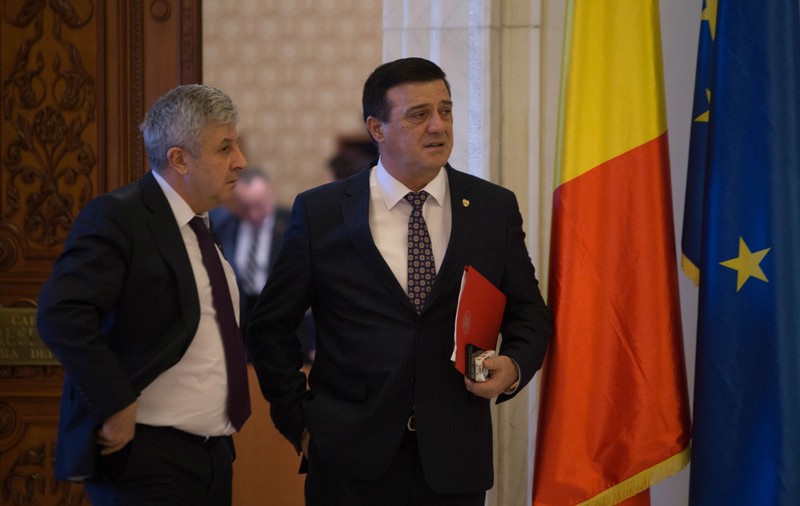 Pesediștii Iordache și Bădălău vor să scoată din lege probele foto și video împotriva polițiștilor bătăuși: „Conduita sfidătoare a cetățenilor a crescut prea mult”