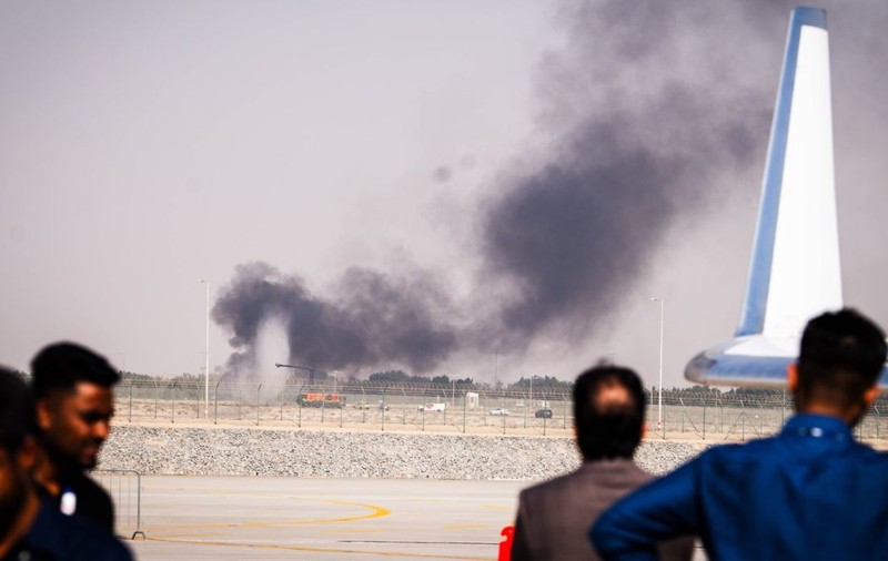 Momentul în care un avion al armatei indiene se prăbușește și explodează în timpul Dubai Airshow: „Oamenii au început să fugă și să țipe”