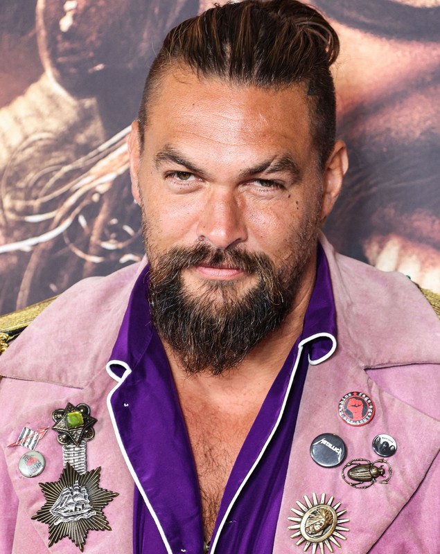 Jason Momoa s-a dezbrăcat în direct, la TV. Starul din „Aquaman” a dat explicații: „Nu-mi mai place să port haine”