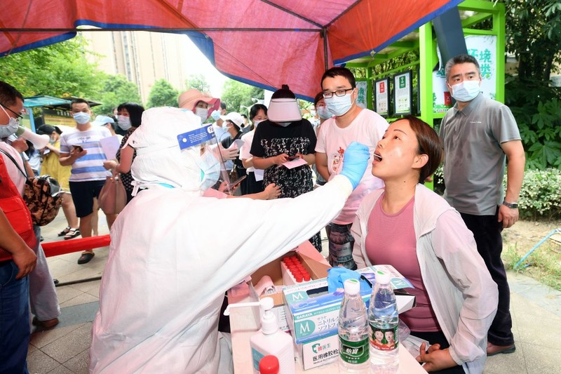 Testare în masă în Wuhan FOTO: EPA