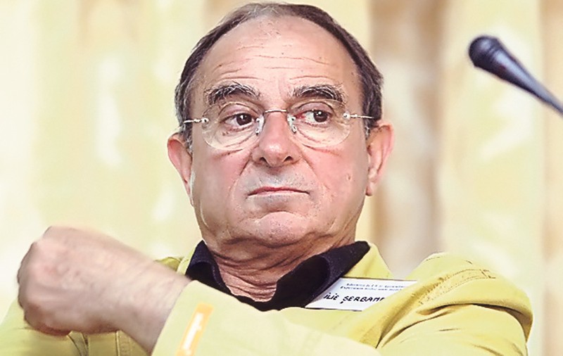 Economistul Ilie Şerbănescu anunţă vremuri grele pentru români în următorii doi ani: «Gazele se vor scumpi cu 250%, iar curentul - cu 50%»