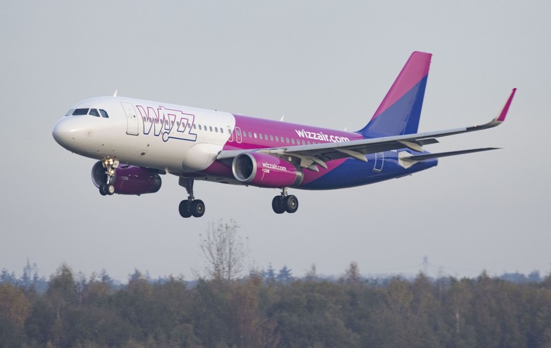 Cursă Wizz Air de la Londra la Braşov, direcţionată la Sibiu din cauza ceții. Zborul retur a plecat cu două ore întârziere