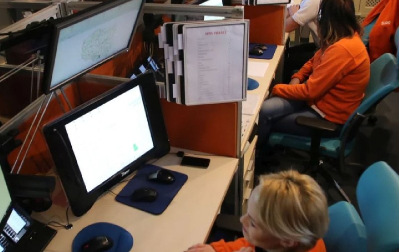 Un bărbat a blocat numărul 112, sunând de 240 de ori pe zi, în Polonia. Ce pedeapsă a primit și cum e în România