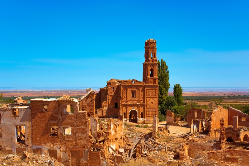 Ruinele satului Belchite, distrus în timpul războiului civil spaniol și abandonat de atunci. | Foto: 123rf.com