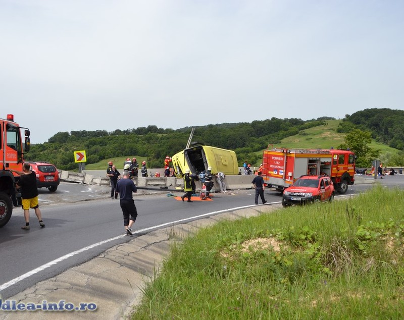 UPDATE | Autocar plin cu minori, implicat în accident la Brașov | 4 persoane au murit! FOTO