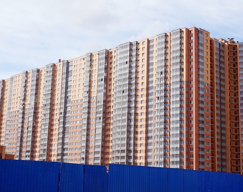 Cum trăiesc 20.000 de oameni într-un singur bloc, în Rusia. „Furnicarul uman” din Sankt Petersburg are 35 de intrări și 3.708 apartamente