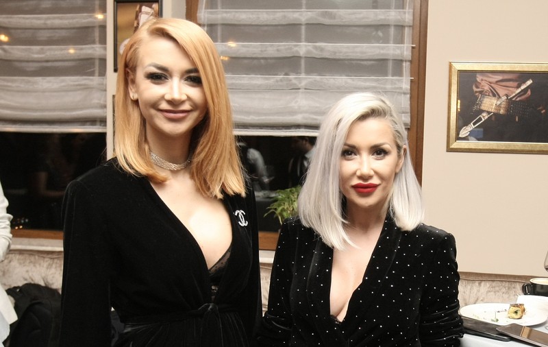 VIDEO/Denisa de la Bambi ține bradul împodobit până în martie. „Sunt îndrăgostită de această sărbătoare și de decorațiuni”