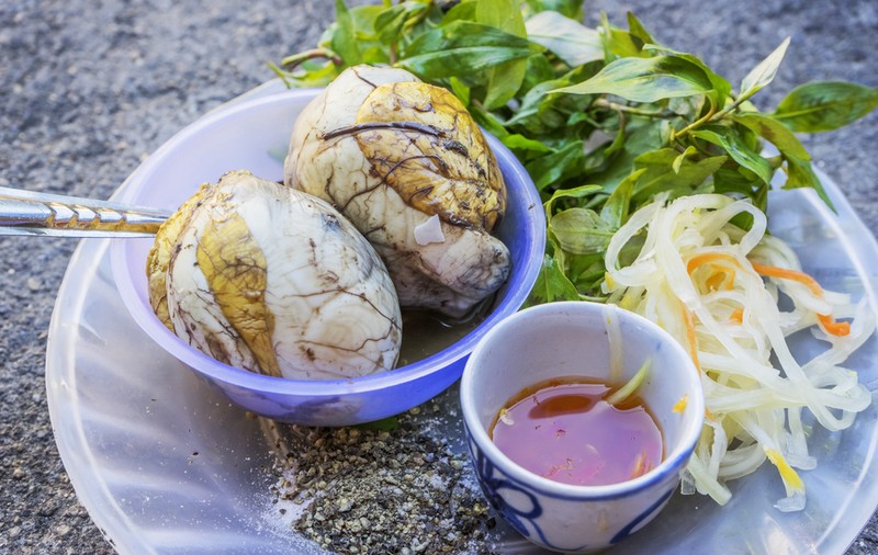 Ce este balutul, una dintre cele mai bizare delicatese culinare