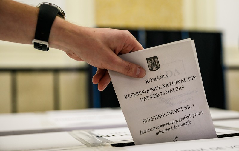 UPDATE/ Alianţa 2020 USR-PLUS atrage atenţia că ştampila de control este aplicată greşit în mai multe oraşe. BEC a anunțat că nu anulează buletinele de vot
