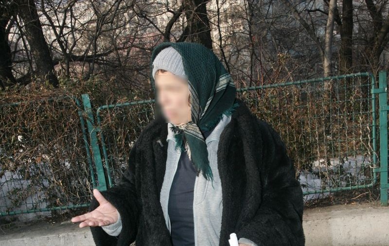 Iarăşi ne facem de râs în Occident! Un bătrân elveţian a ajuns la spital după ce a fost împins de o cerşetoare nemulţumită de suma primită