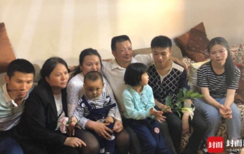 O familie de chinezi și-a regăsit fiica după 24 de ani de căutari
