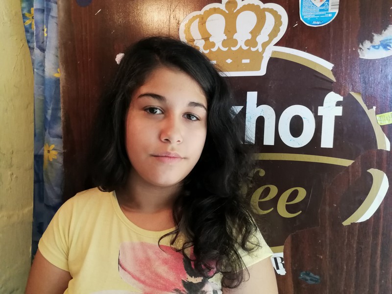 Florentina are 10 ani și visează la casa în care să vină și mama ei