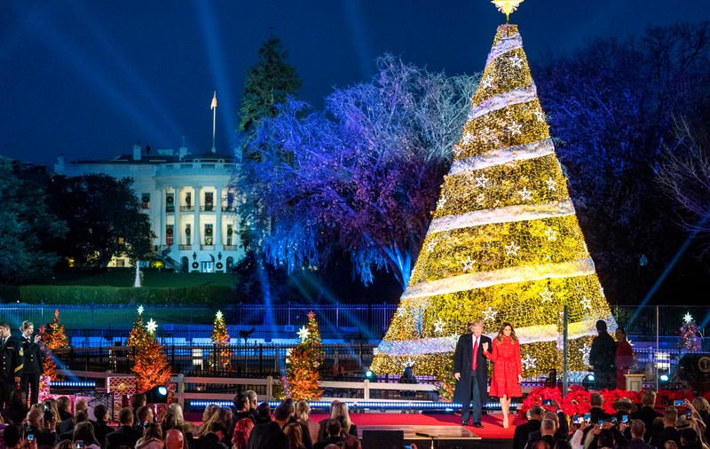 FOTO | Familia Trump a aprins luminile de Crăciun la Casa Albă
