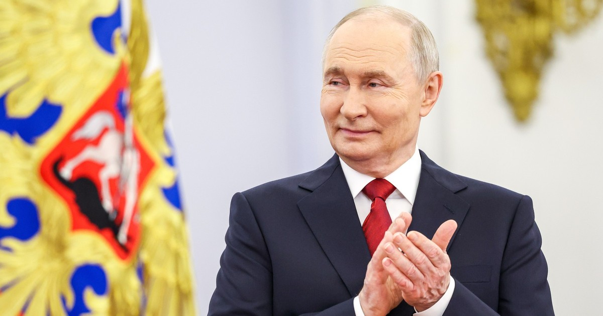 Vladimir Putin bate din palme și sărbătorește la Kremlin în timp ce soldații ruși mor în Ucraina într-un război fără sens Foto: Profimedia