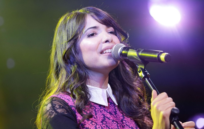 PREMIERĂ ÎN ROMÂNIA! Indila, cântăreaţa celebră pentru "Derniere Danse", CÂNTĂ la Sala Palatului | VIDEO