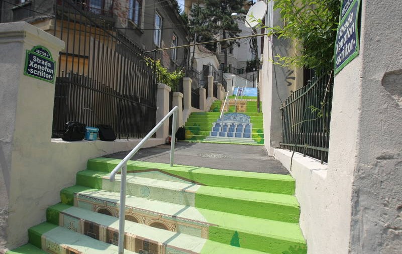 Aşa ceva N-AI MAI VĂZUT ÎN BUCUREŞTI! Aceasta e STRADA PICTATĂ!| FOTO