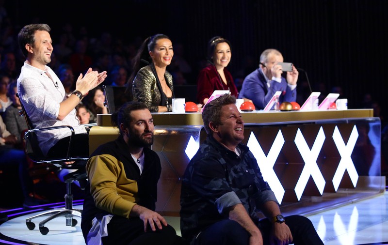 VIDEO/ Moment special în prima ediție “Românii au talent”, sezonul 8. Au dansat la bară și au lăsat juriul fără cuvinte. “Ne umilește”