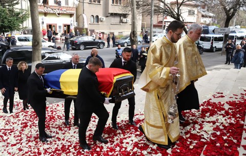Mircea Lucescu va fi înmormântat astăzi la Cimitirul Bellu, cu onoruri militare. Programul funeraliilor