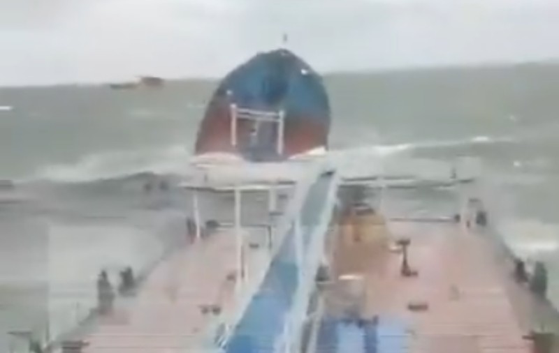 Risc de dezastru ecologic în Marea Neagră după scufundarea a două tancuri petroliere rusești. Avertismentul Greenpeace